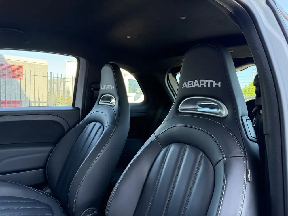 Abarth 595 1.4 T-Jet Turismo 70th Anniversary BEATS | 1e EIG uit 2019, foto 12