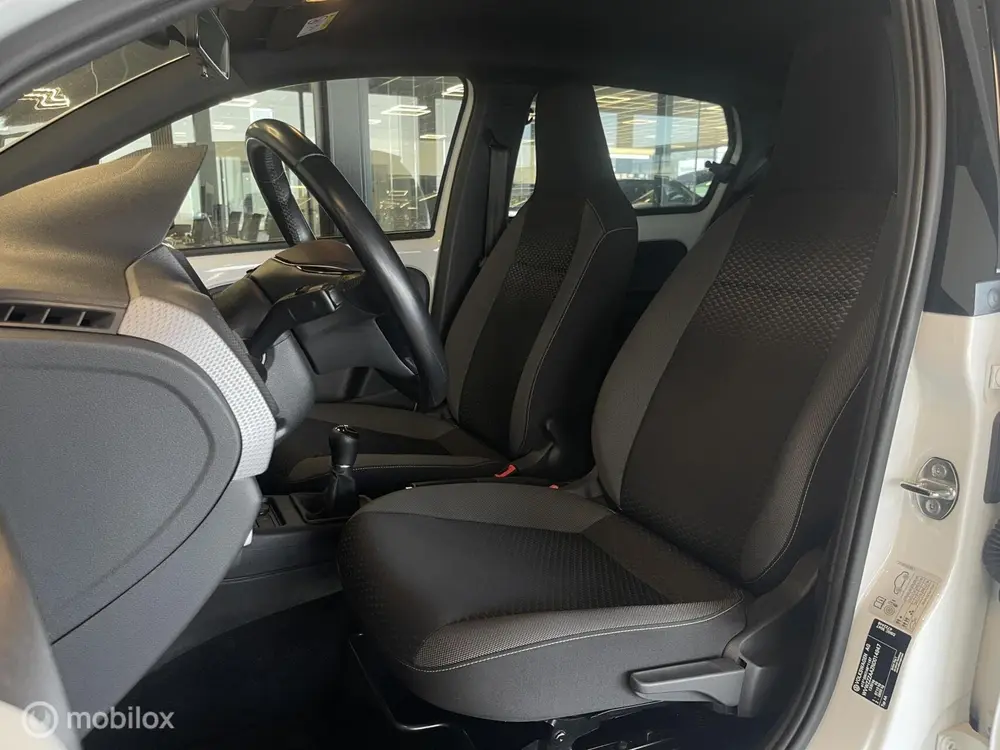 Volkswagen Up! Active | Stoelverwarming | Camera | Cruise | uit 2022, foto 17