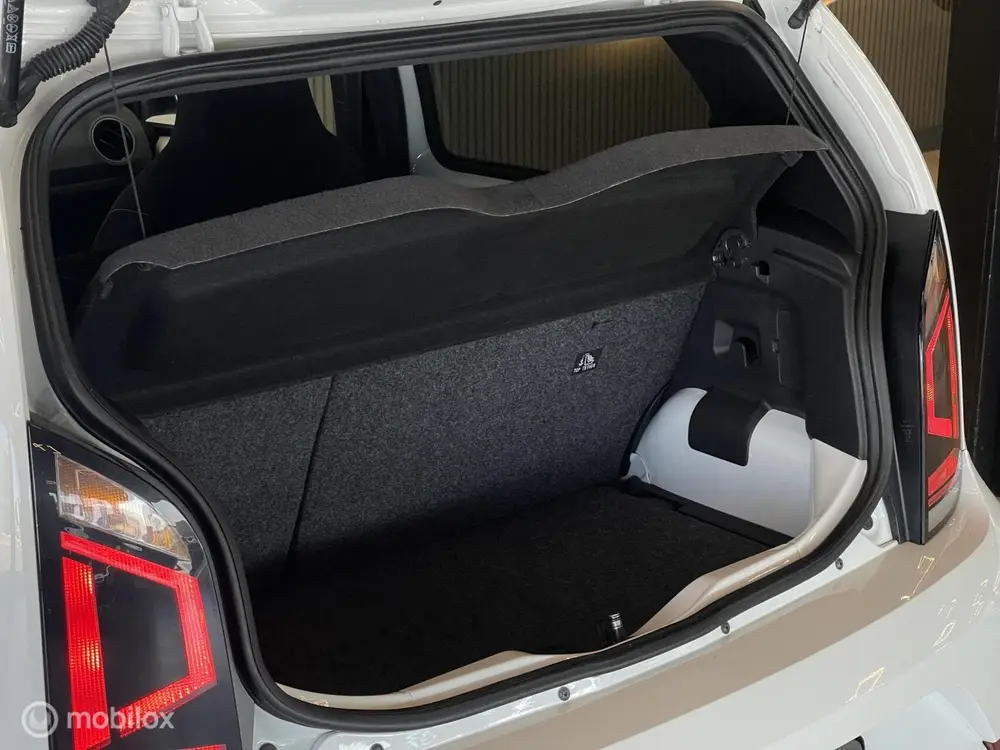 Volkswagen Up! Active | Stoelverwarming | Camera | Cruise | uit 2022, foto 9