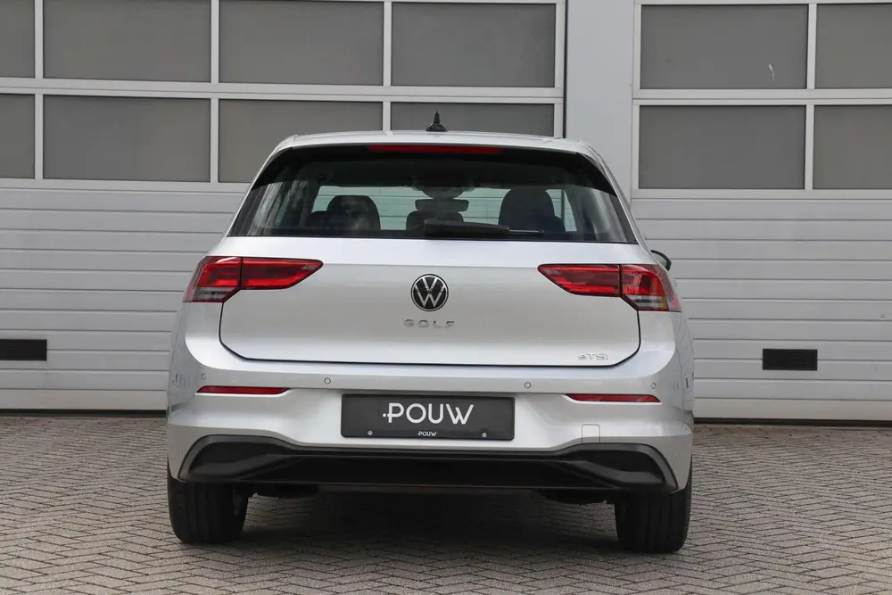 Volkswagen Golf 1.0 eTSI 110pk DSG Life | Navigatie | Achter uit 2024, foto 10
