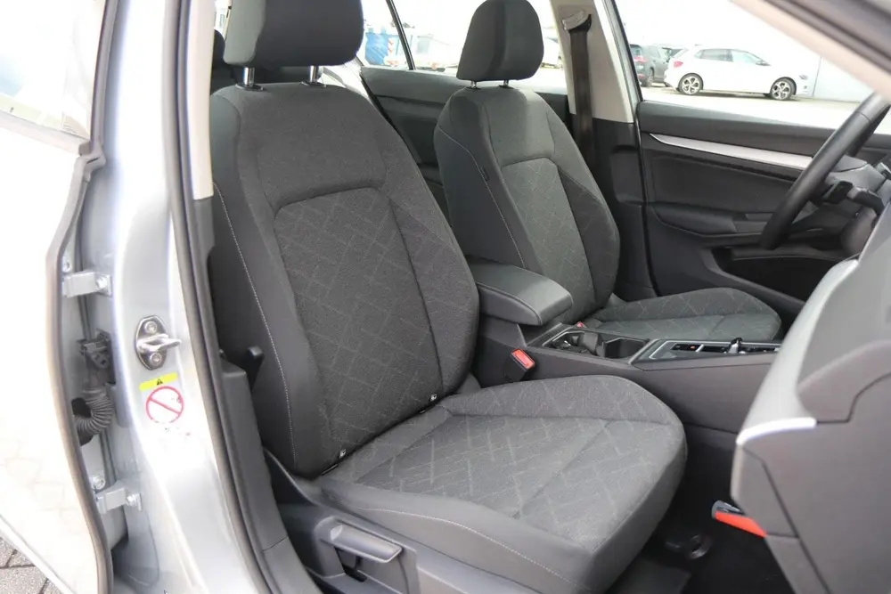 Volkswagen Golf 1.0 eTSI 110pk DSG Life | Navigatie | Achter uit 2024, foto 14