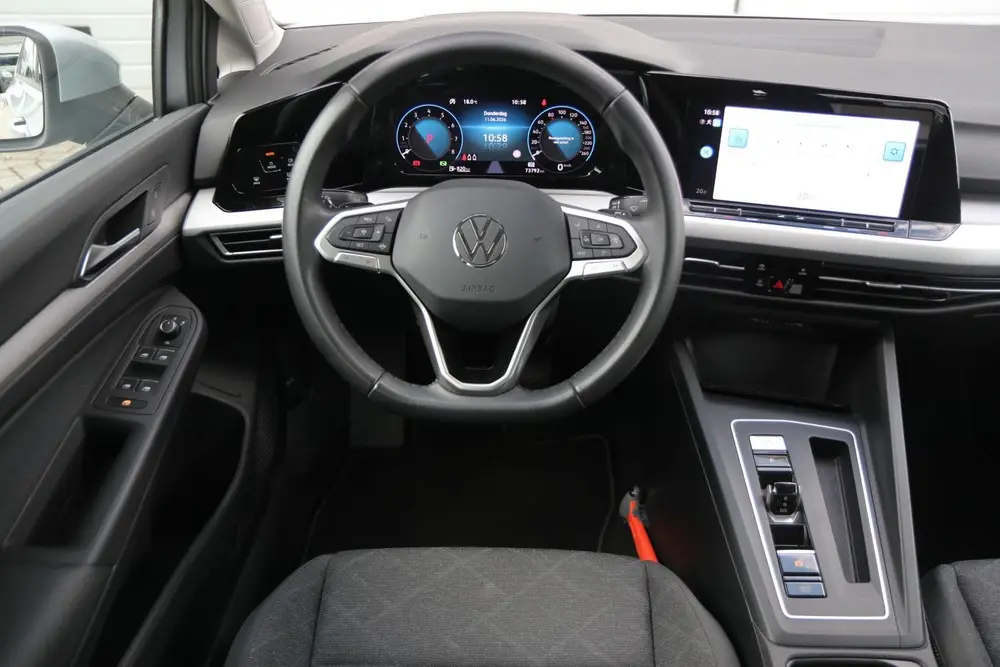 Volkswagen Golf 1.0 eTSI 110pk DSG Life | Navigatie | Achter uit 2024, foto 19