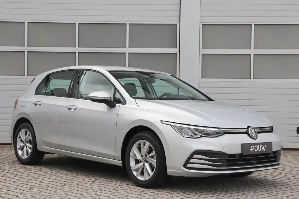 Volkswagen Golf 1.0 eTSI 110pk DSG Life | Navigatie | Achter uit 2024, foto 9