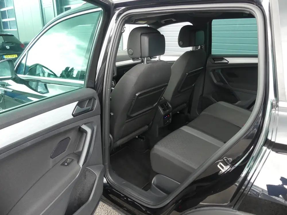 Volkswagen Tiguan 1.5 TSI R-line ACT DSG / Automaat Groot Na uit 2020, foto 12