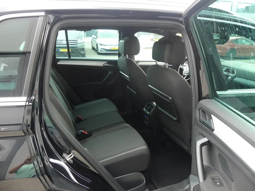 Volkswagen Tiguan 1.5 TSI R-line ACT DSG / Automaat Groot Na uit 2020, foto 9