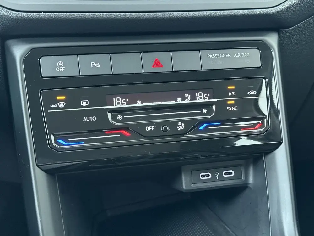 Volkswagen T-Cross 1.0 TSI Life | 95 PK | Climate control | uit 2023, foto 17