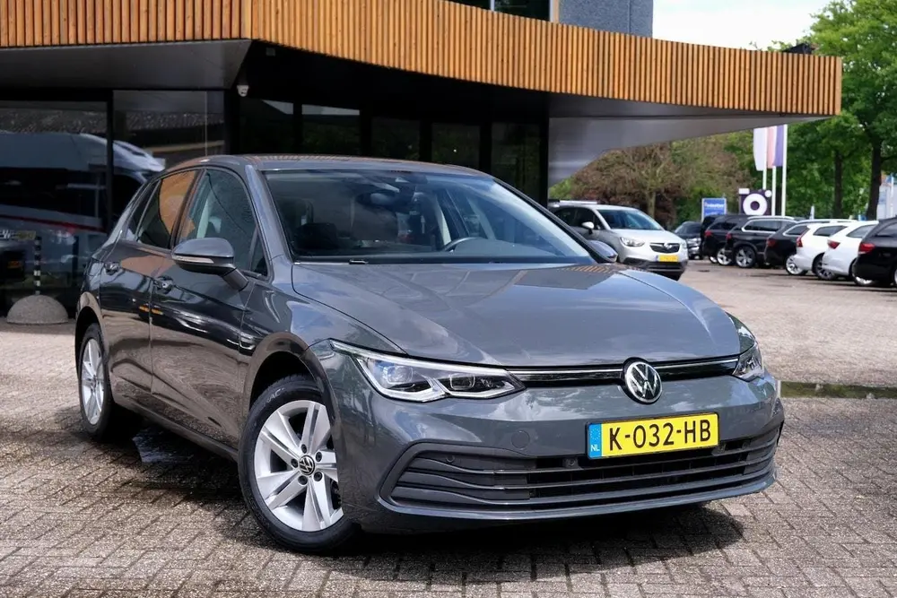 Volkswagen Golf 1.0 eTSI Life Business|Rijklaar|ACC|Massage| uit 2020, foto 2