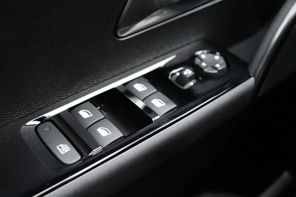 Lancia Ypsilon 1.2 Turbo Hybrid HF Line 110pk Voorraad Voord uit 2026, foto 18