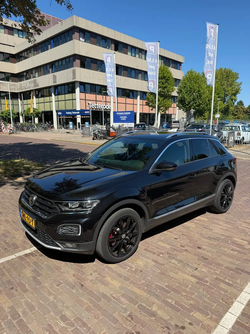 Volkswagen T-Roc 1.5 TSI 150pk 7-DSG 2020 Zwart uit 2020, foto 2