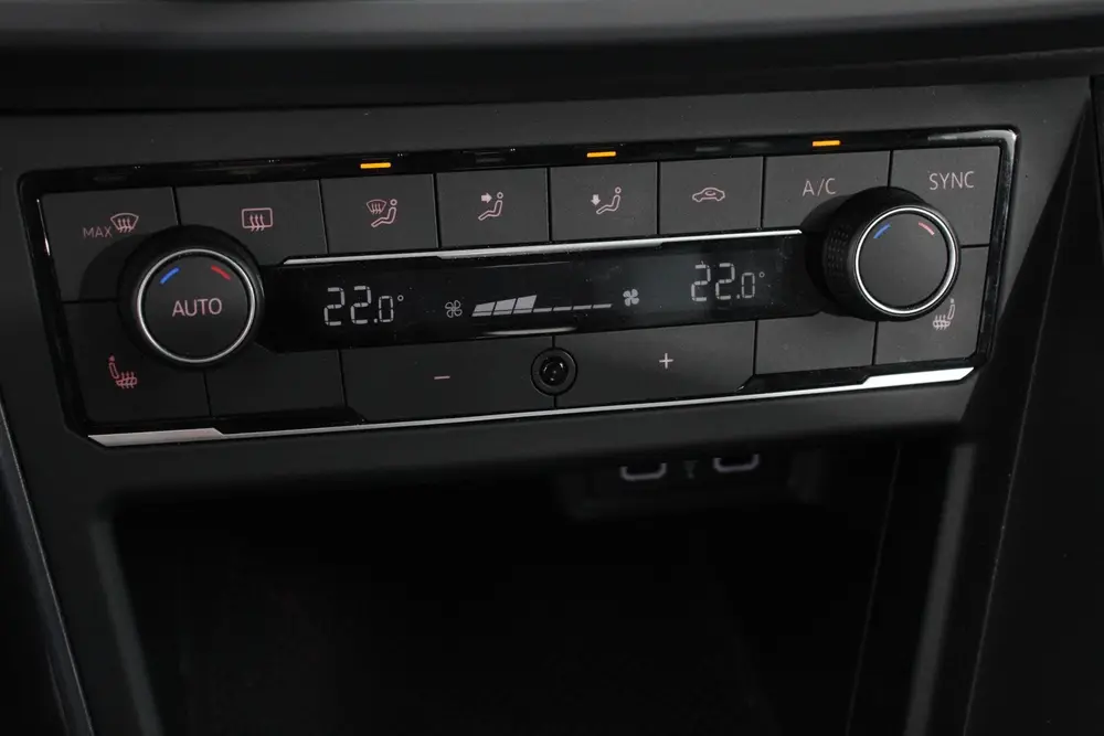 Volkswagen Polo 1.0 TSI 110pk DSG Highline Navigatie Apple C uit 2021, foto 17