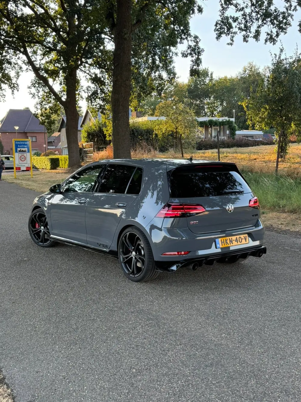 Volkswagen Golf VII Golf GTI TCR Akrapovic DCC Dynaudio Pure Grey uit 2019, foto 3