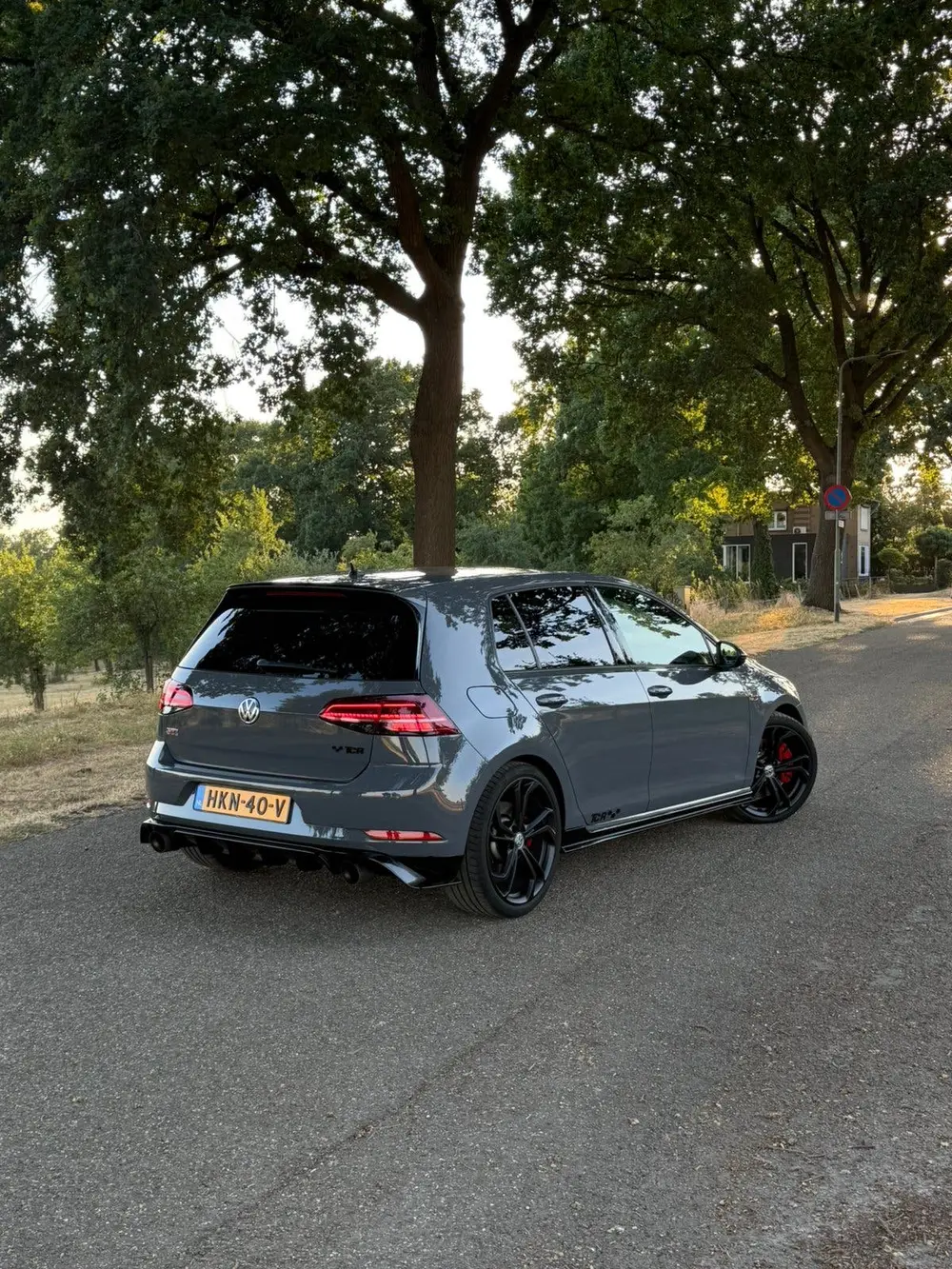 Volkswagen Golf VII Golf GTI TCR Akrapovic DCC Dynaudio Pure Grey uit 2019, foto 4