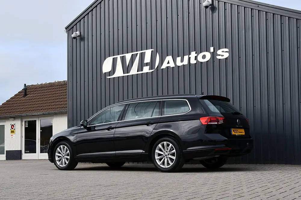 Volkswagen Passat Variant 1.5 TSi 150pk AUT/DSG BNS 05-2023 uit 2023, foto 2