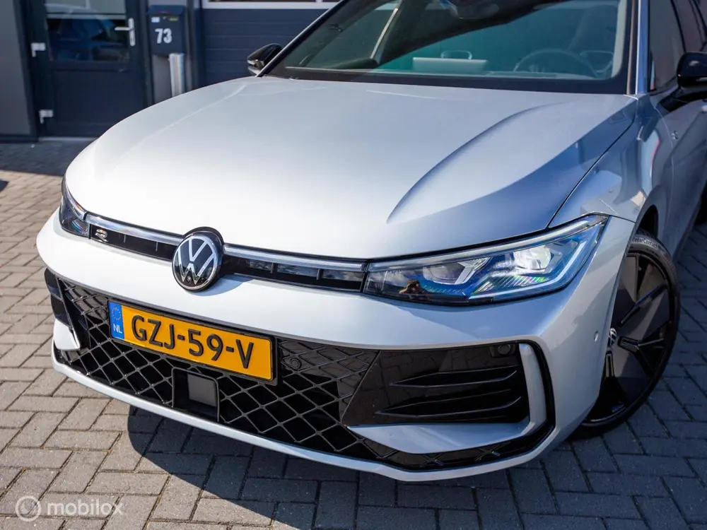 Volkswagen Passat Variant 1.5 eTSI R-Line Massage|PANO|Trekh uit 2024, foto 2