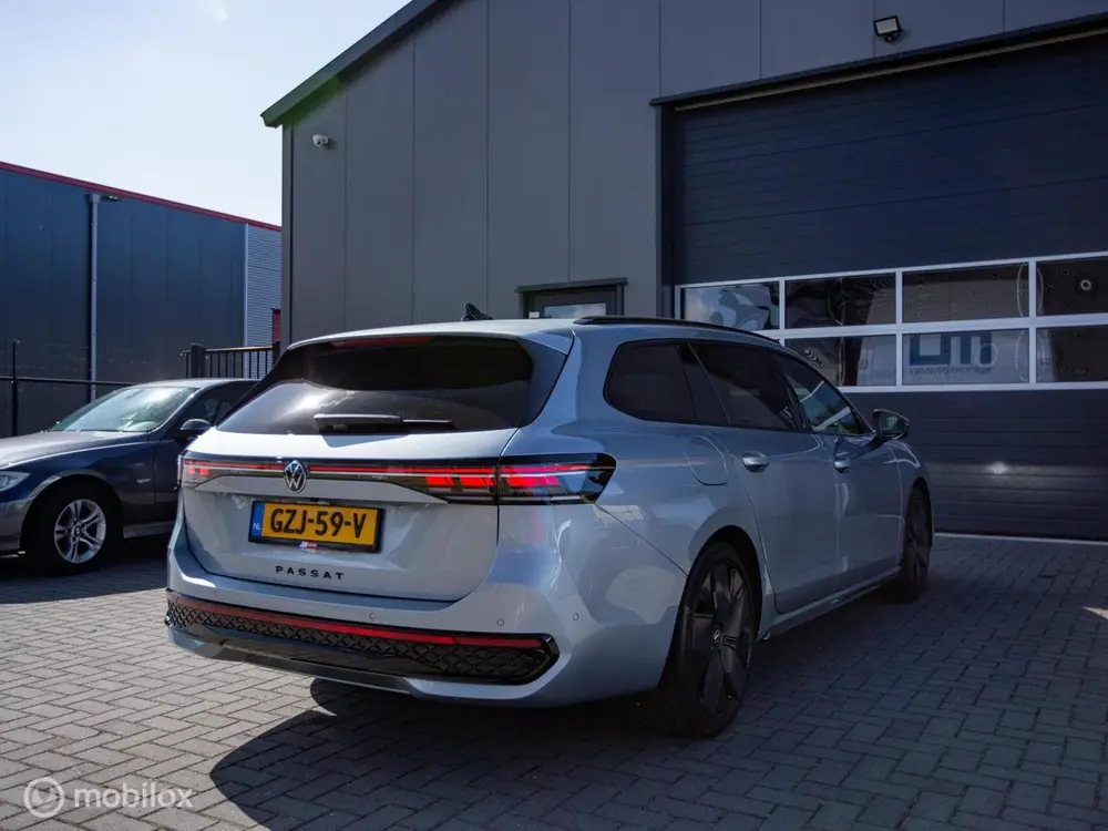 Volkswagen Passat Variant 1.5 eTSI R-Line Massage|PANO|Trekh uit 2024, foto 8