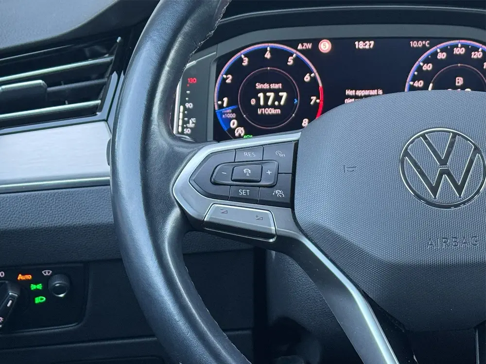 Volkswagen Passat Variant 1.5 TSI Business, Pilot assist, AC uit 2021, foto 11