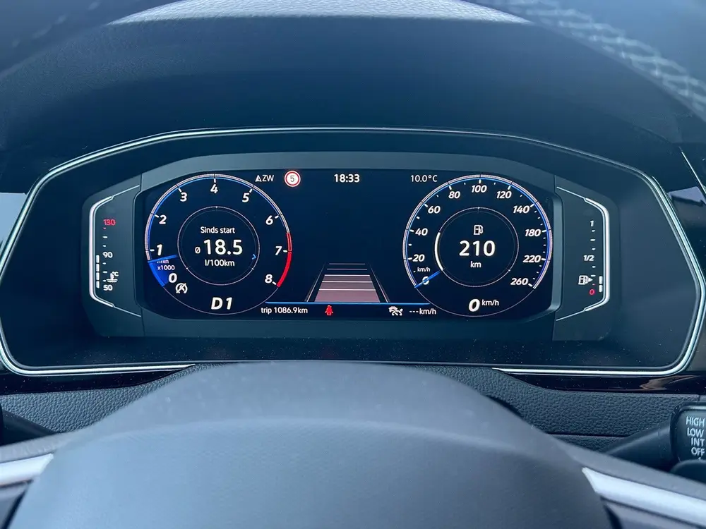 Volkswagen Passat Variant 1.5 TSI Business, Pilot assist, AC uit 2021, foto 13
