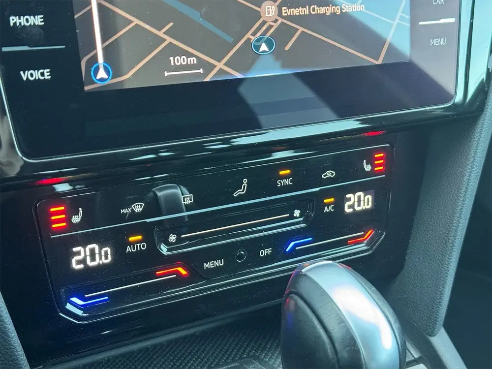 Volkswagen Passat Variant 1.5 TSI Business, Pilot assist, AC uit 2021, foto 19