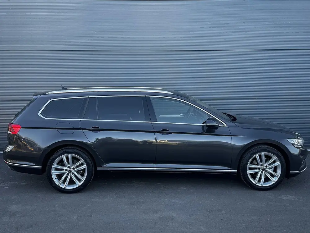 Volkswagen Passat Variant 1.5 TSI Business, Pilot assist, AC uit 2021, foto 3