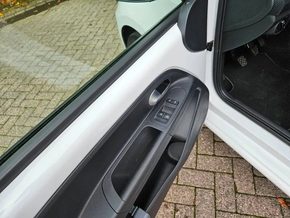 Volkswagen Up! 1.0 5drs Airco Elec pakket Led Dab Privacy Gl uit 2021, foto 9