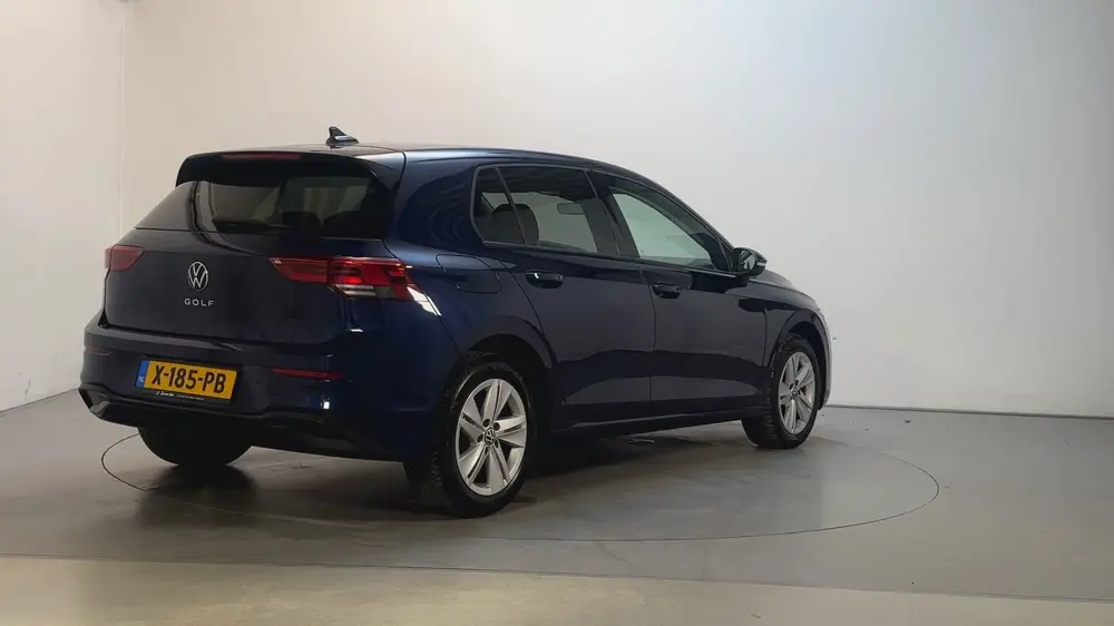 Volkswagen Golf 1.0 TSI 110pk Life Sfeerverlichting Navigati uit 2024, foto 3