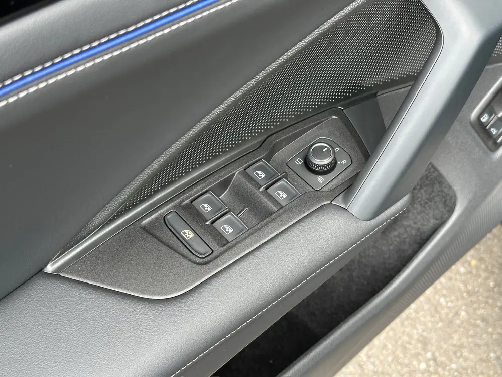 Volkswagen Tiguan 1.5 eHybrid R-Line | Black line | 360 Came uit 2025, foto 9