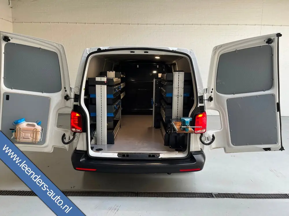 Volkswagen Transporter Automaat Servicewagen 2.0 TDI 150PK e uit 2020, foto 2