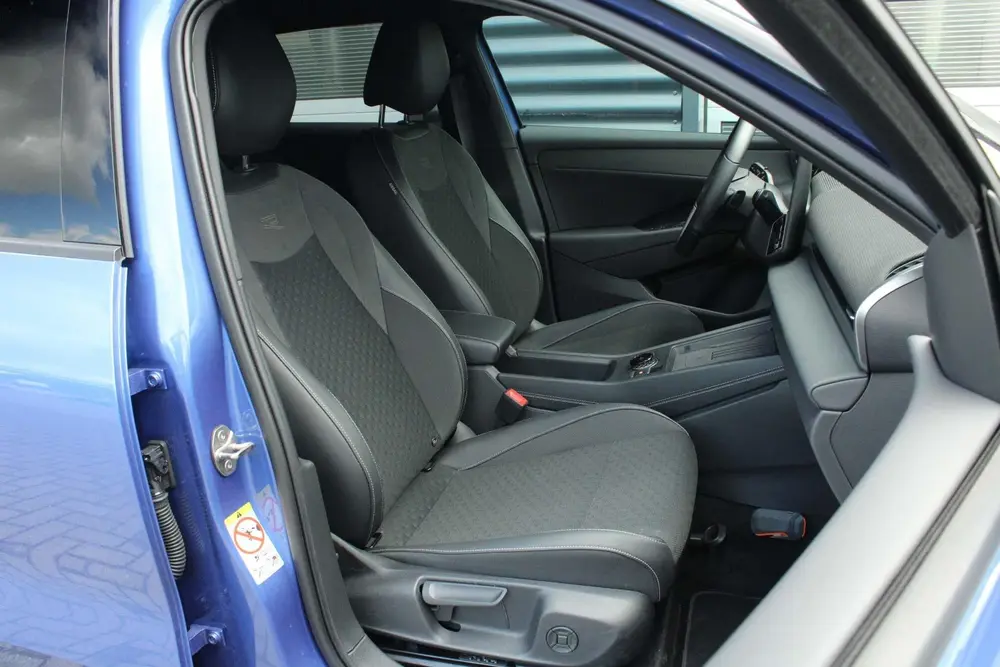 Volkswagen T-Roc 1.5 eTSI 150pk DSG R-Line First Edition | H uit 2025, foto 13