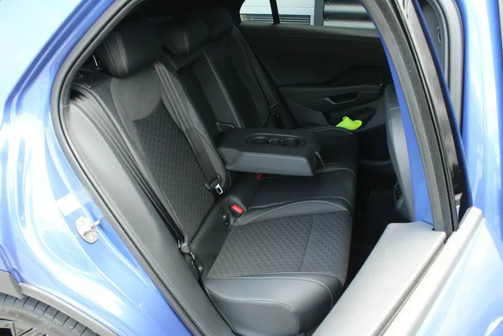 Volkswagen T-Roc 1.5 eTSI 150pk DSG R-Line First Edition | H uit 2025, foto 14