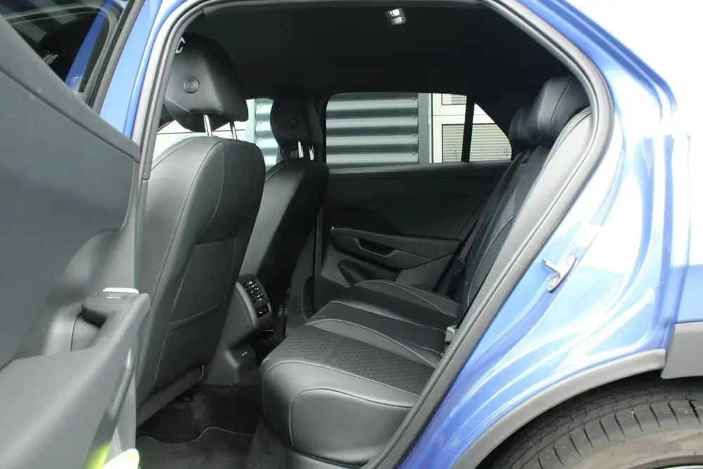 Volkswagen T-Roc 1.5 eTSI 150pk DSG R-Line First Edition | H uit 2025, foto 17