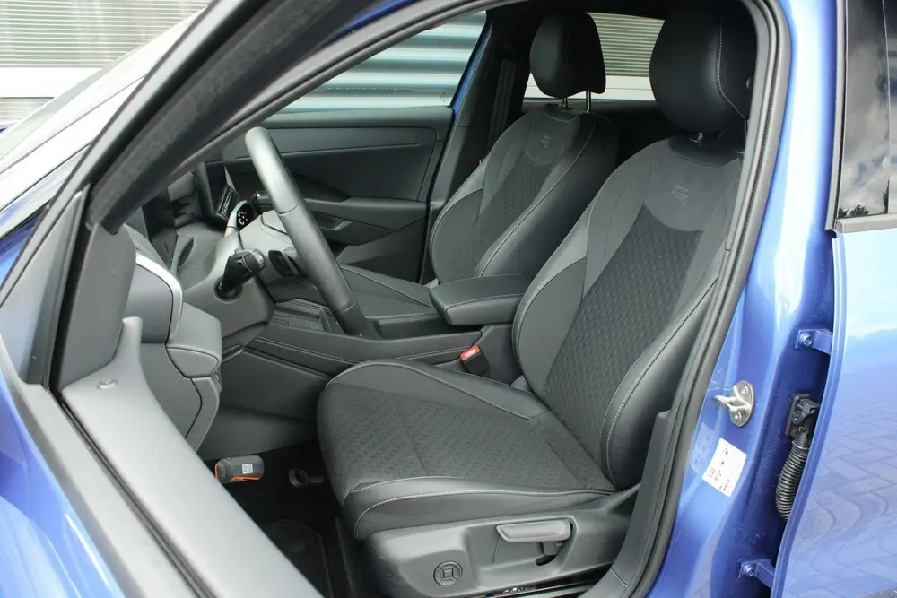 Volkswagen T-Roc 1.5 eTSI 150pk DSG R-Line First Edition | H uit 2025, foto 4