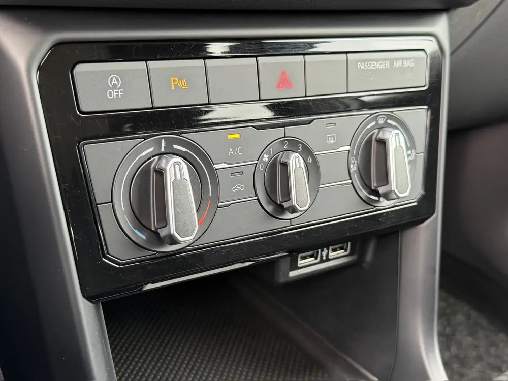 Volkswagen T-Cross 1.0 TSI Life | Trekhaak | Navi | Adap. Cr uit 2019, foto 19