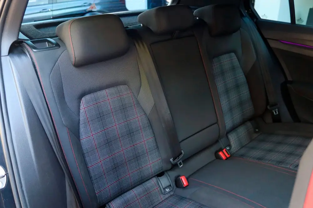 Volkswagen Golf 2.0 TSI GTI PANO IQ LIGHT SFEER CARPLAY uit 2020, foto 15