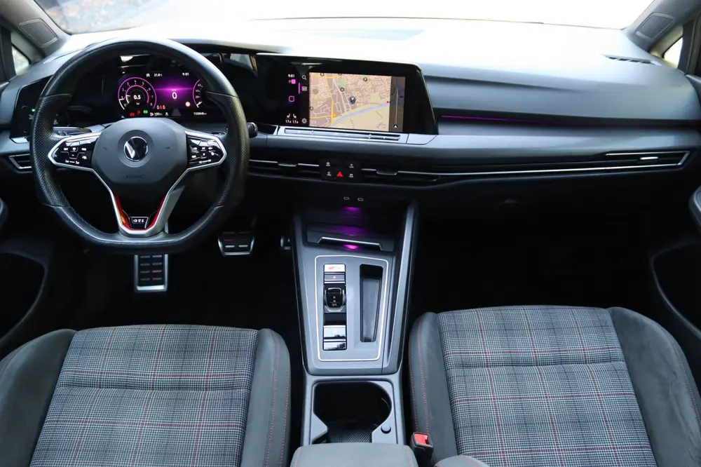 Volkswagen Golf 2.0 TSI GTI PANO IQ LIGHT SFEER CARPLAY uit 2020, foto 17