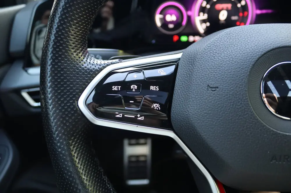 Volkswagen Golf 2.0 TSI GTI PANO IQ LIGHT SFEER CARPLAY uit 2020, foto 19