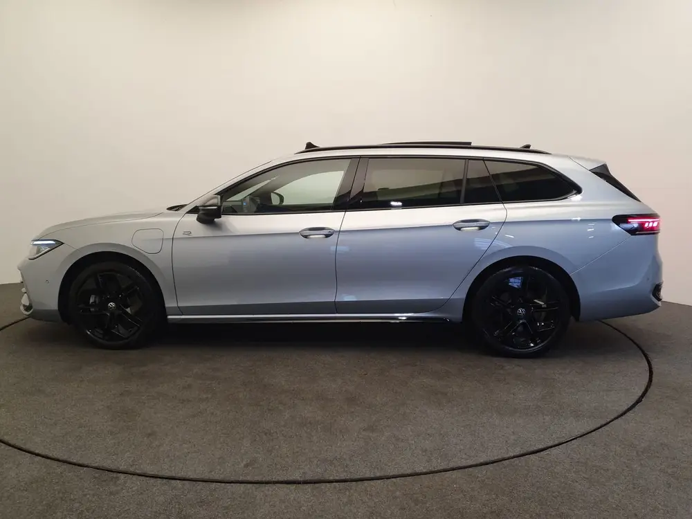 Volkswagen Passat Variant 1.5 eHybrid 272pk DSG/AUT R-Line E uit 2025, foto 2