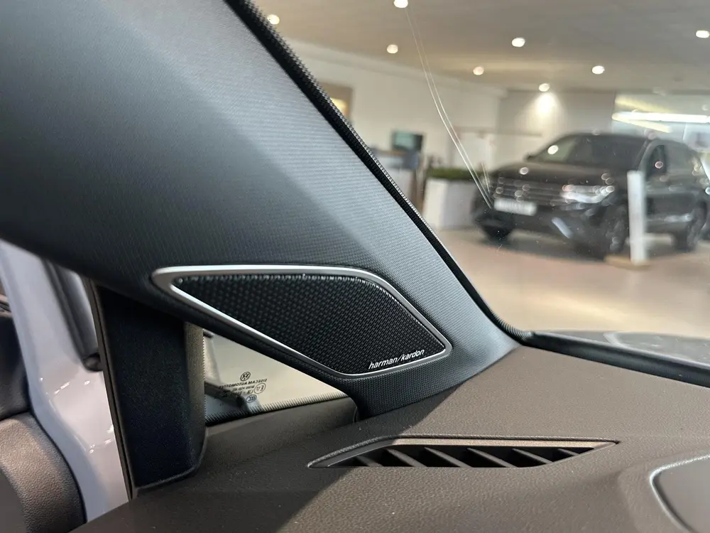 Volkswagen Golf Variant 1.5 eTSI R-Line Business+ | Panorami uit 2023, foto 10