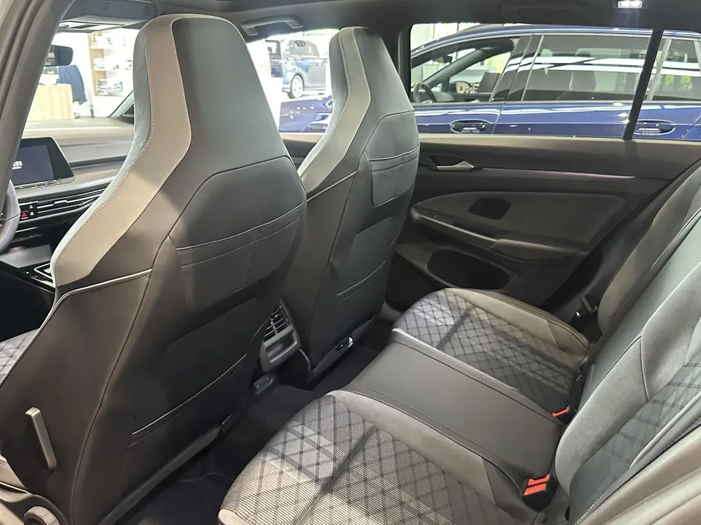Volkswagen Golf Variant 1.5 eTSI R-Line Business+ | Panorami uit 2023, foto 17