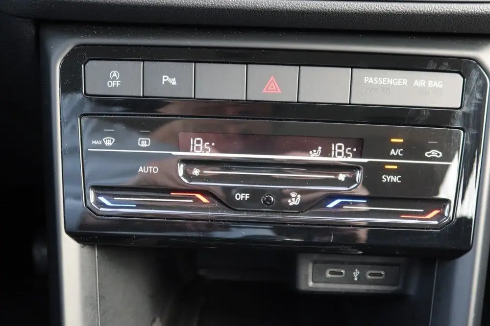 Volkswagen T-Cross 1.0 TSI Life Clima, NAVI, Cruise, PDC v+a uit 2023, foto 11