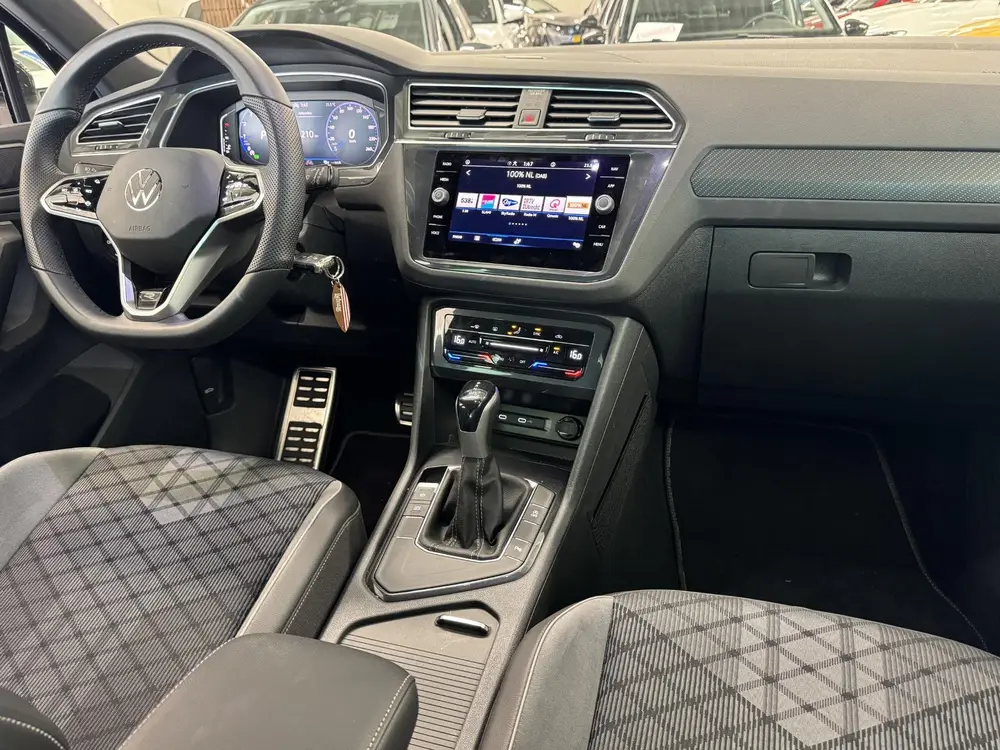 Volkswagen Tiguan 1.5 TSI R-Line Business Automaat | Matrix uit 2024, foto 3