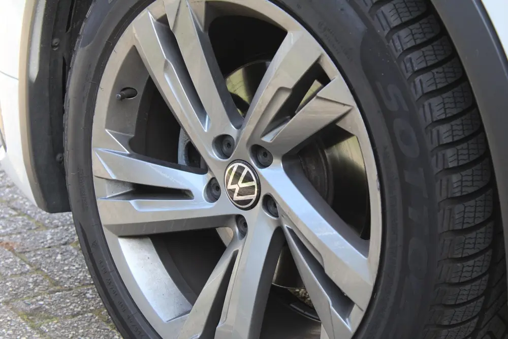 Volkswagen Tiguan 1.5 TSI R-Line | Panorama | Trekhaak | Mat uit 2022, foto 15