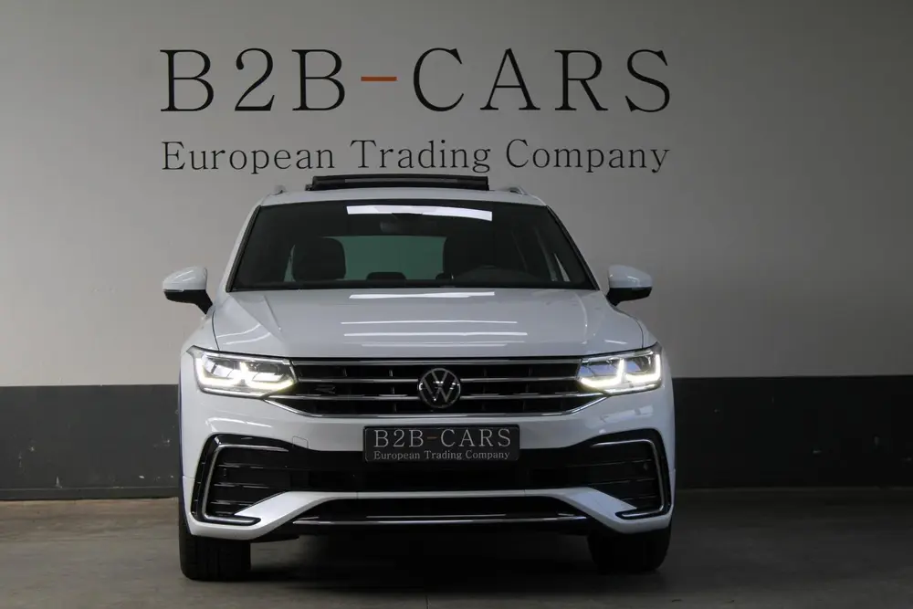 Volkswagen Tiguan 1.5 TSI R-Line | Panorama | Trekhaak | Mat uit 2022, foto 2
