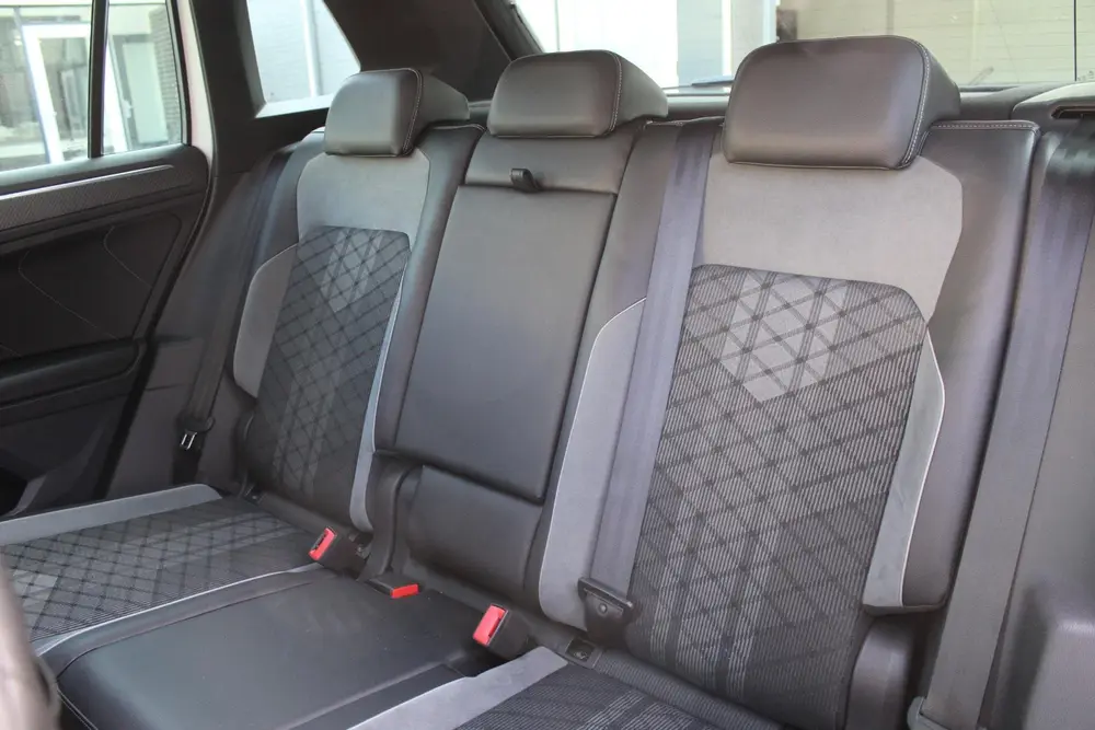 Volkswagen Tiguan 1.5 TSI R-Line | Panorama | Trekhaak | Mat uit 2022, foto 9