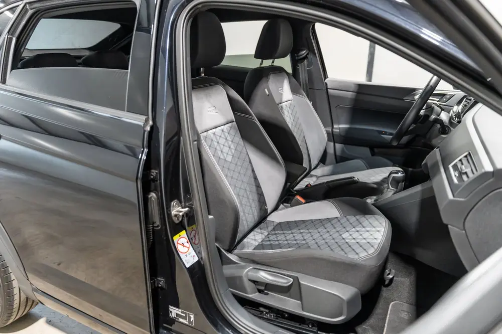 Volkswagen Taigo 1.5 TSI R-Line DSG PANO LED Keyless uit 2023, foto 16
