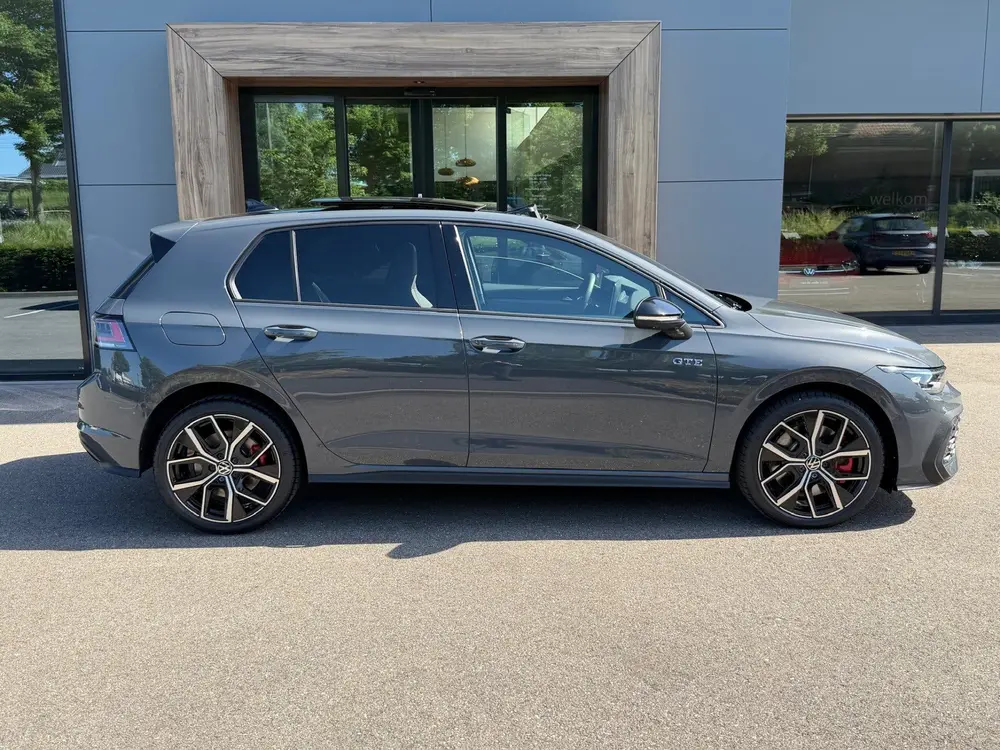 Volkswagen Golf 1.5 eHybrid 272pk GTE | Panoramadak | Leder uit 2025, foto 2