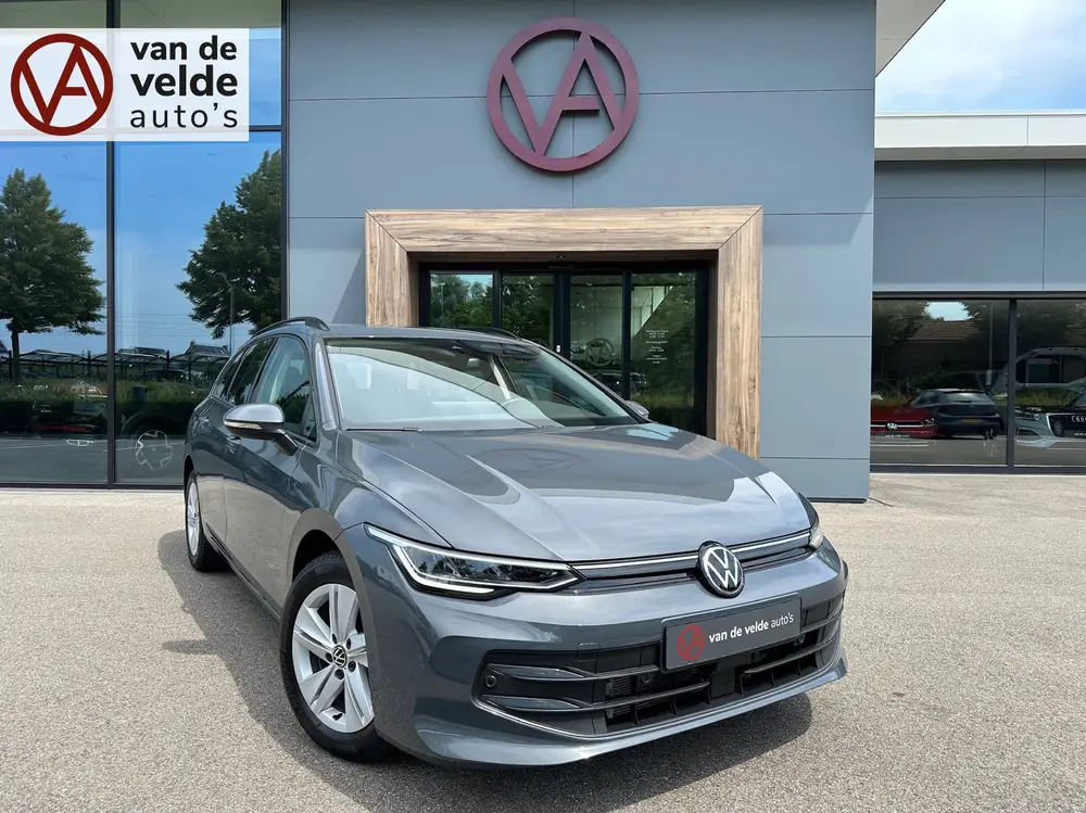 Volkswagen Golf Variant 1.5 eTSI DSG Life | Trekhaak | Navi uit 2025
