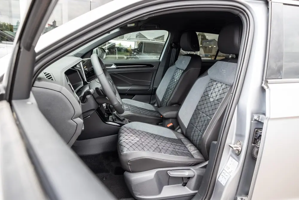 Volkswagen T-Roc 1.5 TSI 150pk DSG R-Line Edition | Winter P uit 2025, foto 4