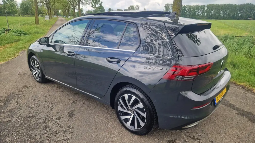 Volkswagen Golf 1.4 eHybrid Style, 1e eig, pano, camera, tre uit 2022, foto 2