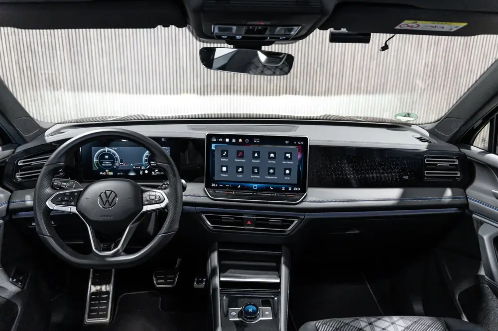 Volkswagen Tiguan 1.5 eTSI DSG R-Line Pano IQ Camera Black E uit 2024, foto 11