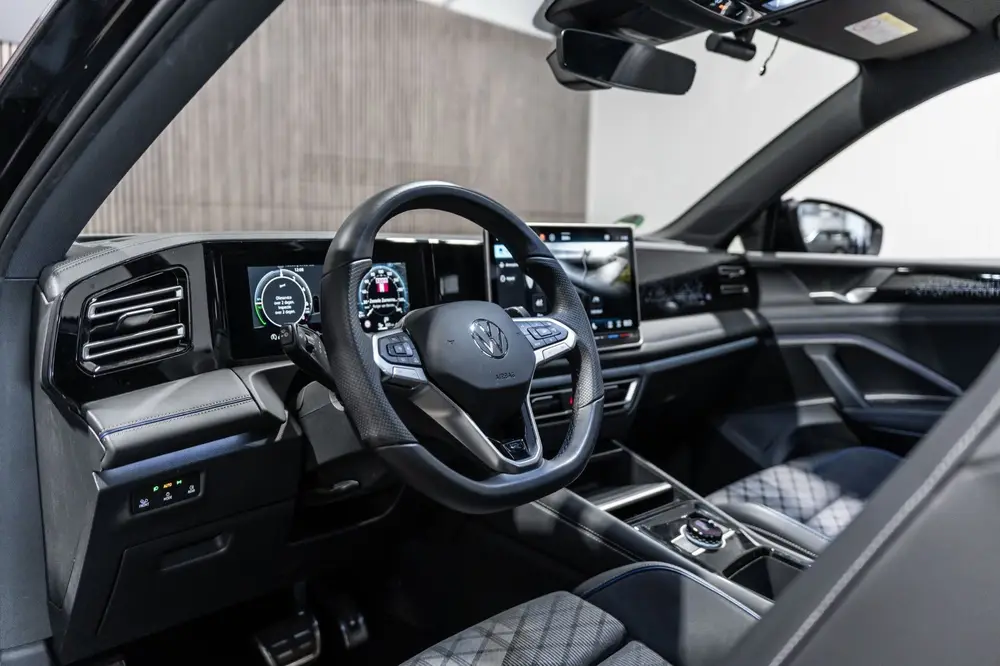 Volkswagen Tiguan 1.5 eTSI DSG R-Line Pano IQ Camera Black E uit 2024, foto 14